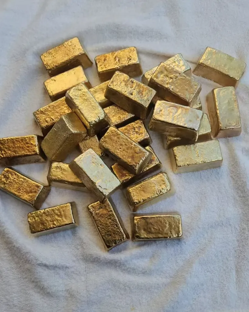 _wizzlux _gold _jewelrydesigner _oro _goldbars _jewels _necklace _design _emas _luxury _ring _handmadejewelry _handmade _diamonds _diamonds _silver _fashio_1.webp